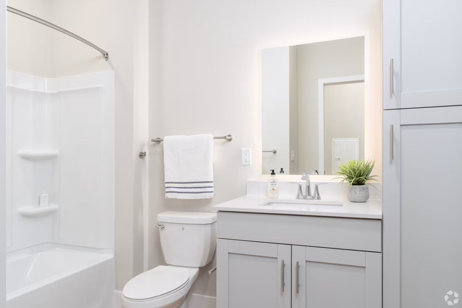 hearthstone-at-autumn-hollow-wentzville-mo-1br-1ba---700sf---bathroom