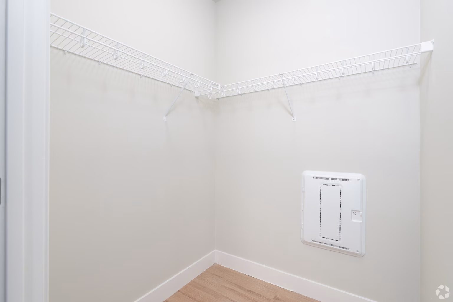 hearthstone-at-autumn-hollow-wentzville-mo-1br-1ba---700sf---closet